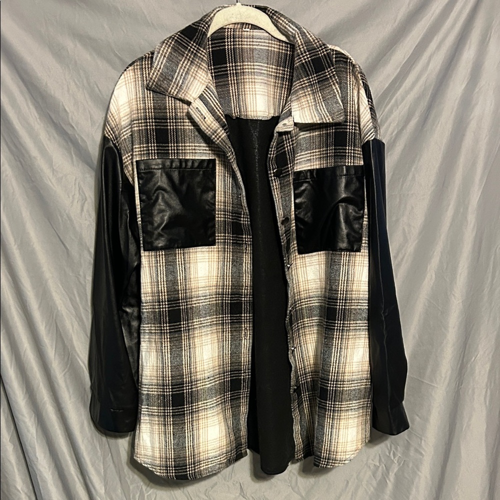 Stylish Plaid Shirt Jacket with Black Faux Leather Sleeve, Pockets, & Back. Sz L